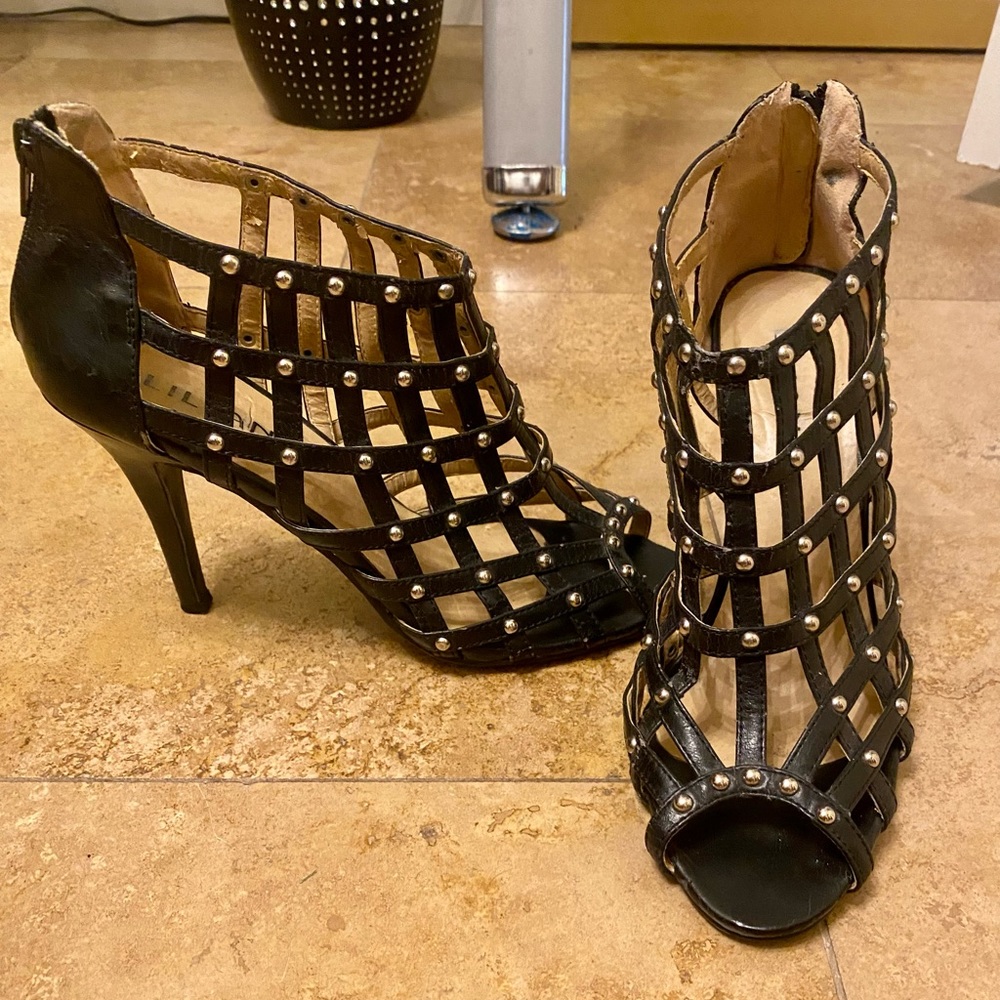 Liana ‘Cage’ shoe, open toe. Sexy as Hell❣️